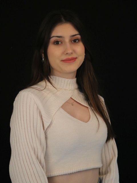 16 Kübra Karatan